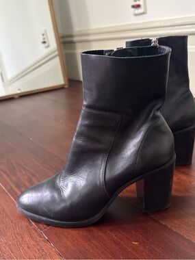 Steve Madden Black Leather Block Heel Ankle Boots